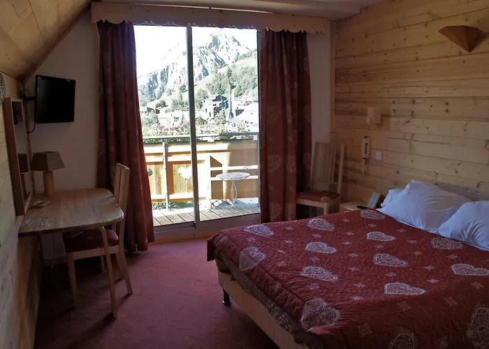 Hotell Adret 3*