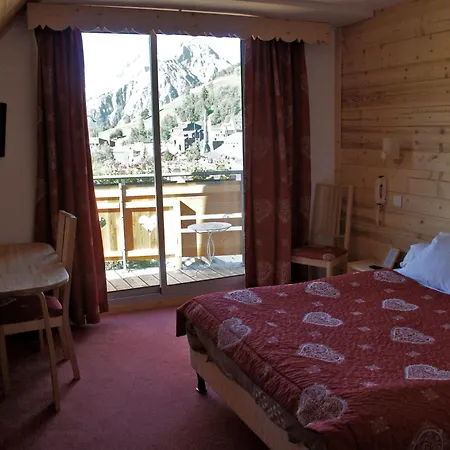 Ξενοδοχείο Adret 3*