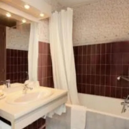 Adret Hotel 3*